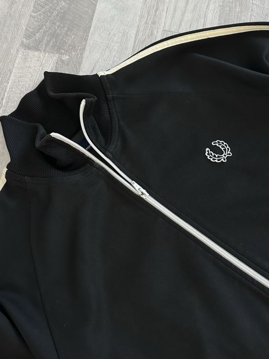 продам олимпийку Fred perry