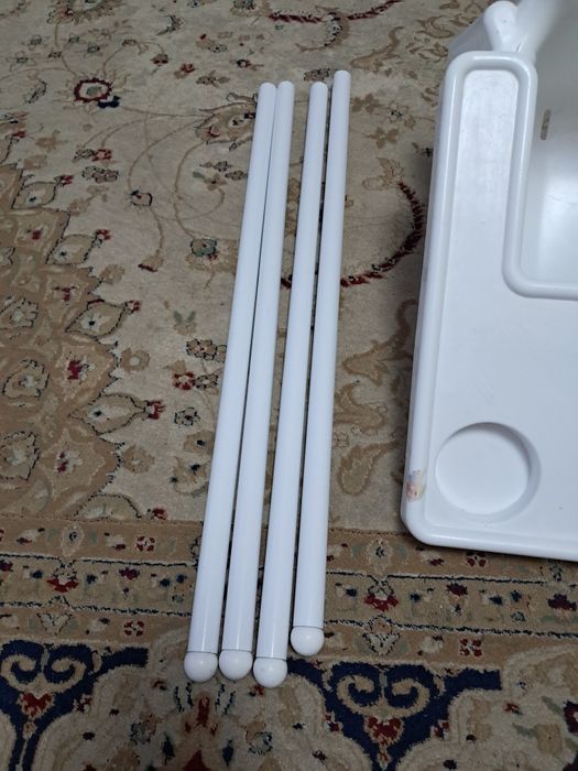 Стол для детей Икеа.