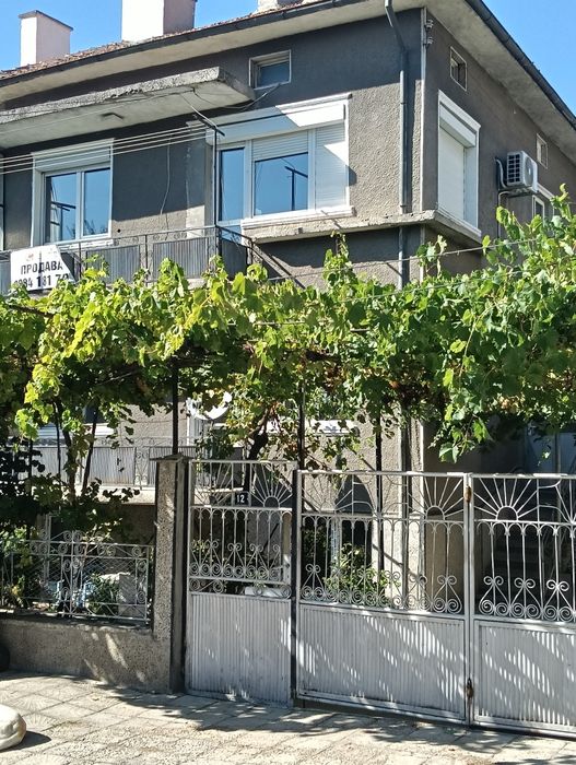 Къща в град Аксаково
