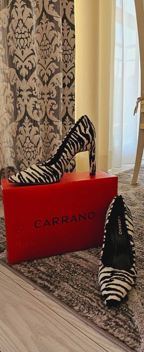 Елегантни обувки CARRANO  с косъм от пони
