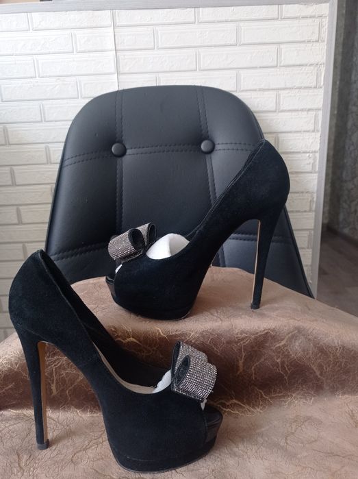 Продам туфли каждые по 2500