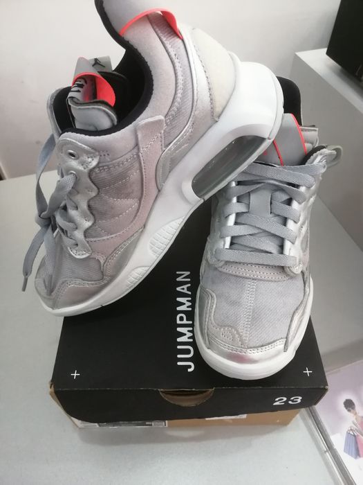 Нови маратонки WMNS JORDAN MA2