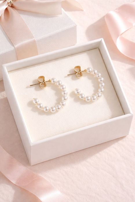 Подарявам чисто нови обеци. Много нежни