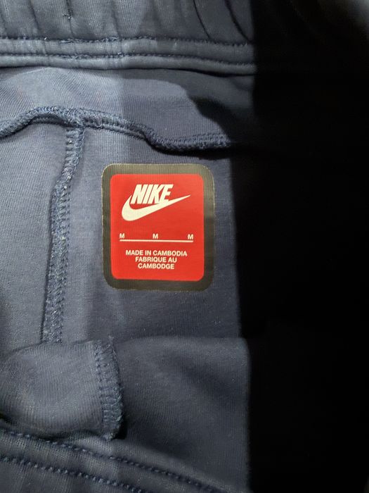 Dark blue nike tech fleece