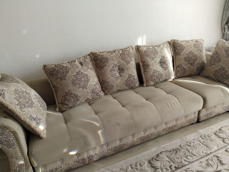 Продается диван в хорошем состоянии