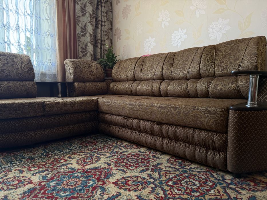 Продам Диван в отличном состоянии.