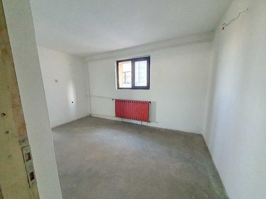 Inchiriere spatiu comercial si birouri