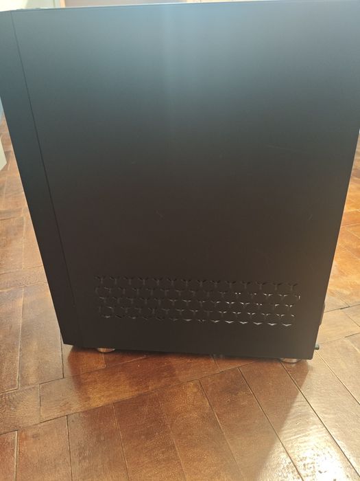 Vând carcasă de PC