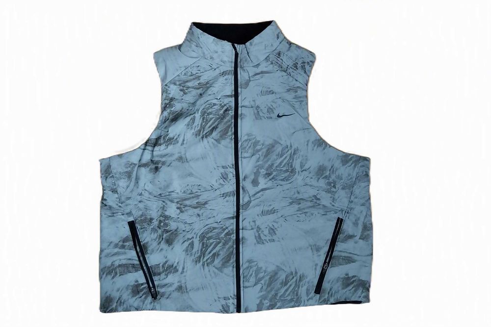 Дамски термо елек Nike Swift ADV Therma-FIT Reflective running vest размери L и XL, нови, оригинални от САЩ
