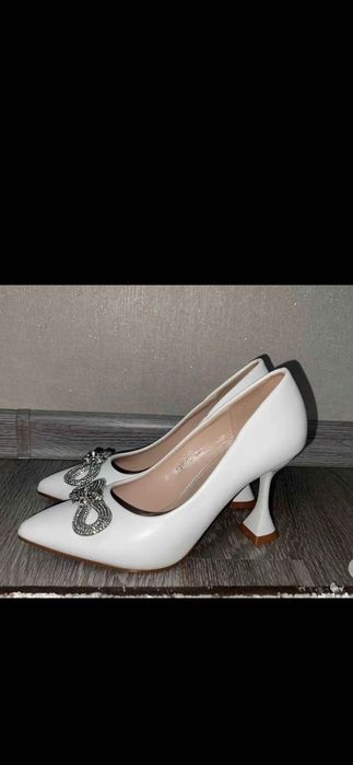 Туфли женские белые