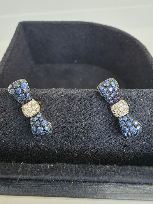 Cercei din aur alb 18K cu safire naturale și diamante