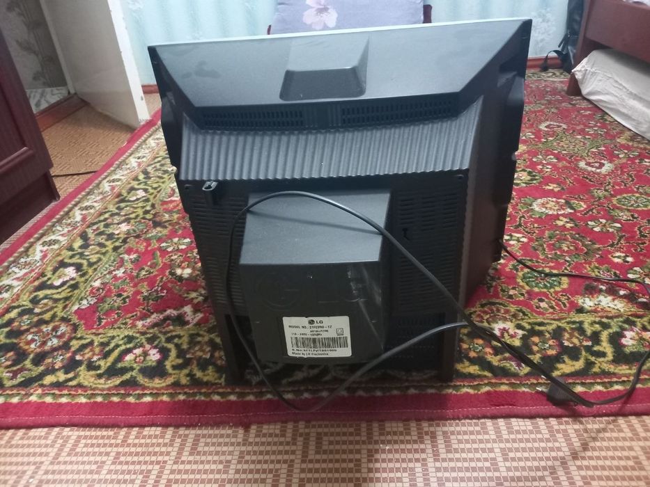 Eski LG televizor,ishlaydi holati yaxshi