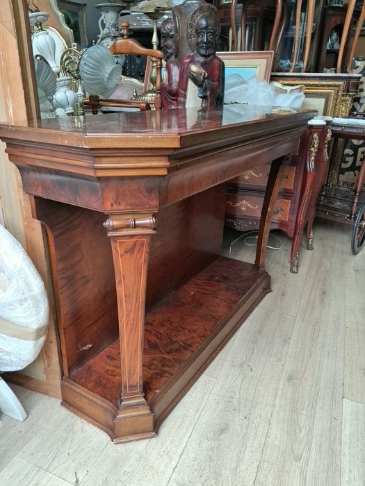 Дървена  конзола