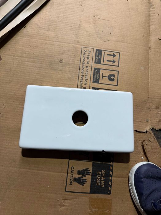 Керамично тоалетно казанче Darwin, бяло с фитинги