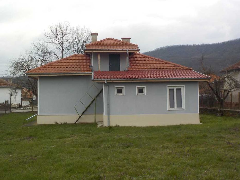 Собственик продава едноетажна масивна къща,с Градница,област Габрово
