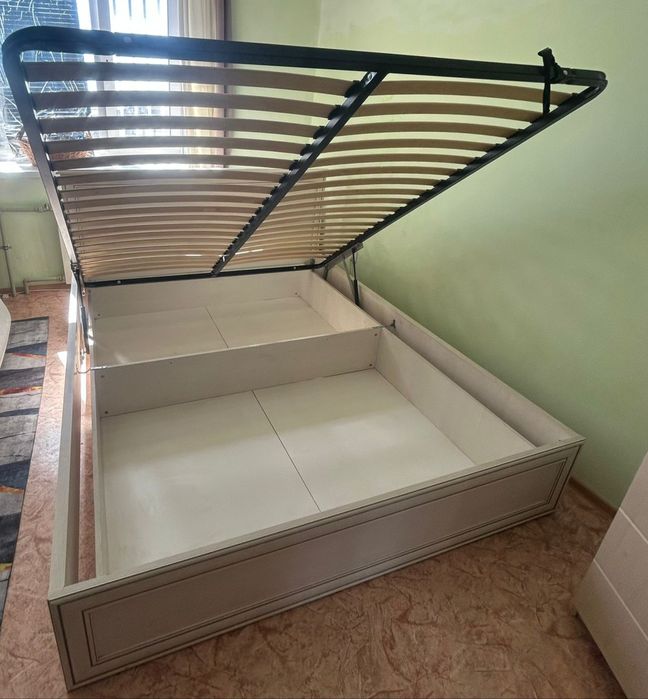Продам кровать с подъемным механизмом