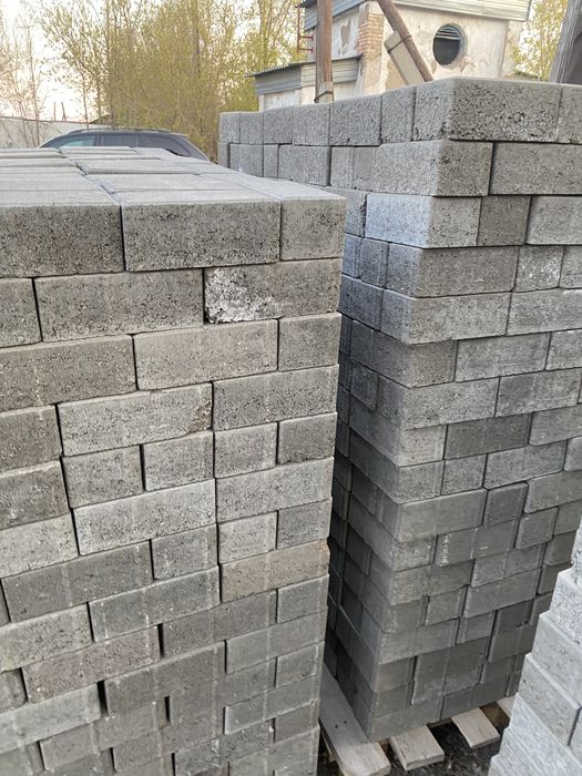 Продаю. Брусчатку новую.