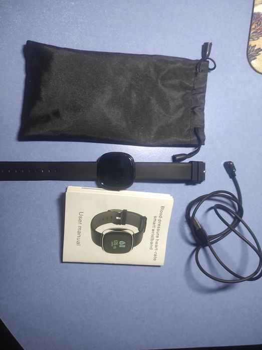 Smartwatch за кръвно, стъпки и пулс