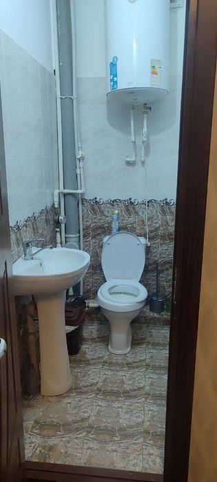 Manzil: Markazida viloyat hokimligi darxon kafe orqasida joylashgan.