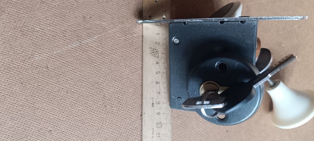 Продам внутреннии замок