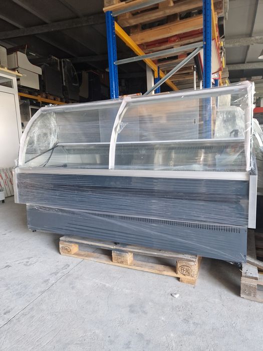 Хладилна витрина