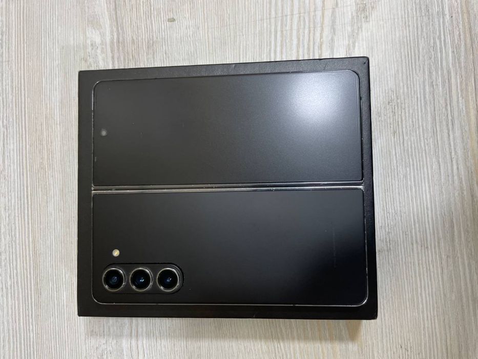 Продам смартфон Samsung Z Fold 5 12/256 Gb