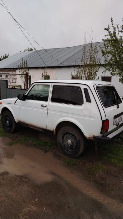 Продам автомобиль Нива 21214