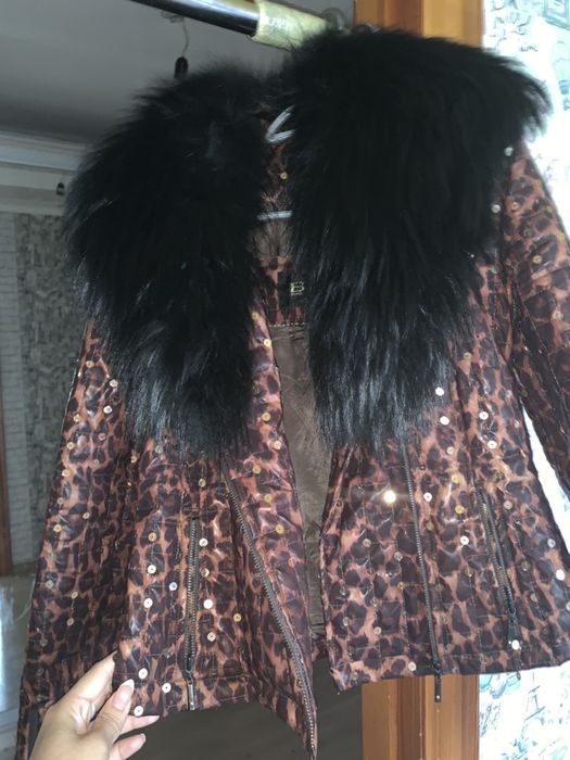 Продам шикарную лаковую куртку