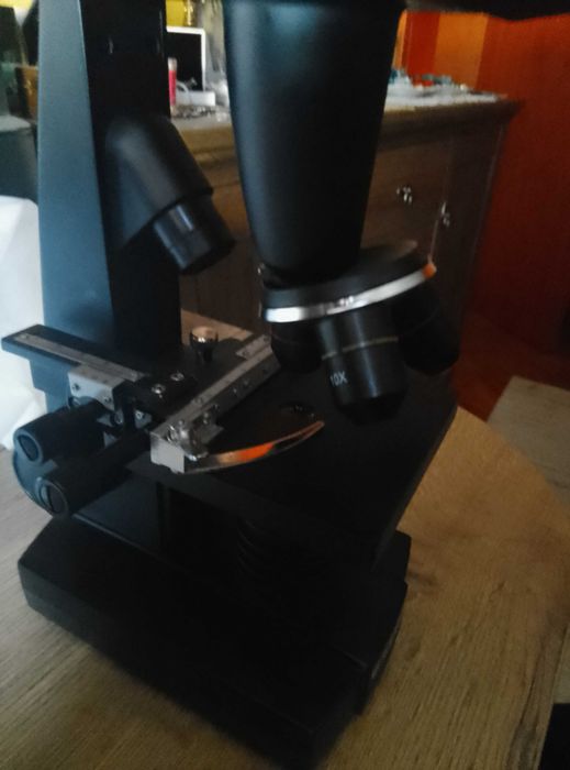 Продавам микроскоп Bresser