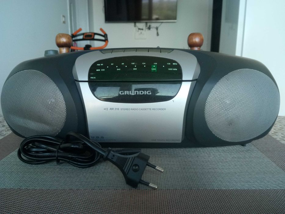 Радиокасетофон-Германия(за части,ремонт).