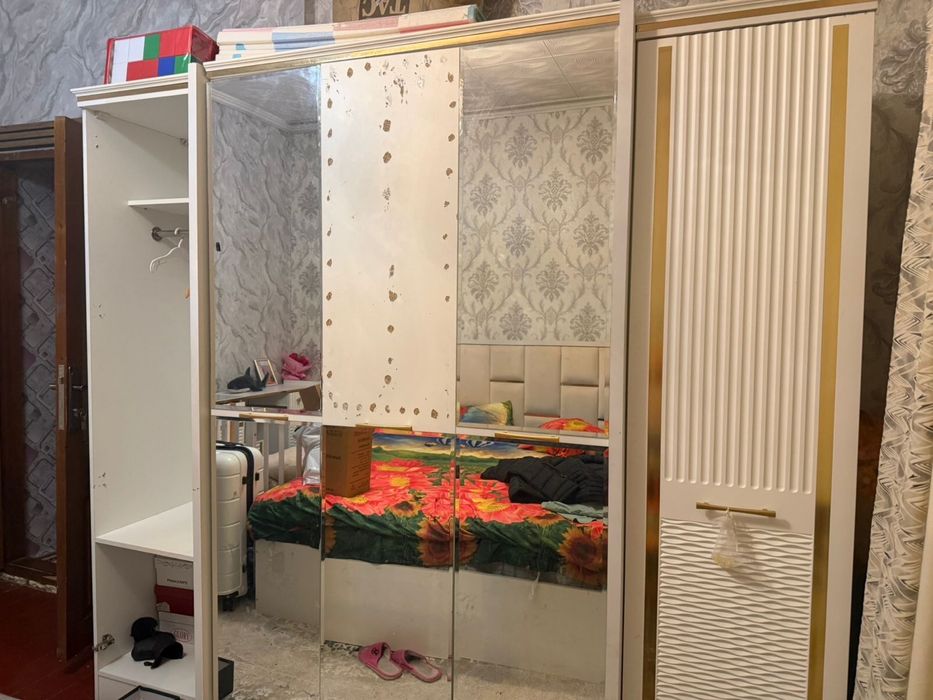 Мебель, 5-дв шкаф, кровать