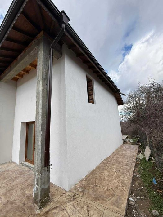 Отремонтирана къща, с. Звезда