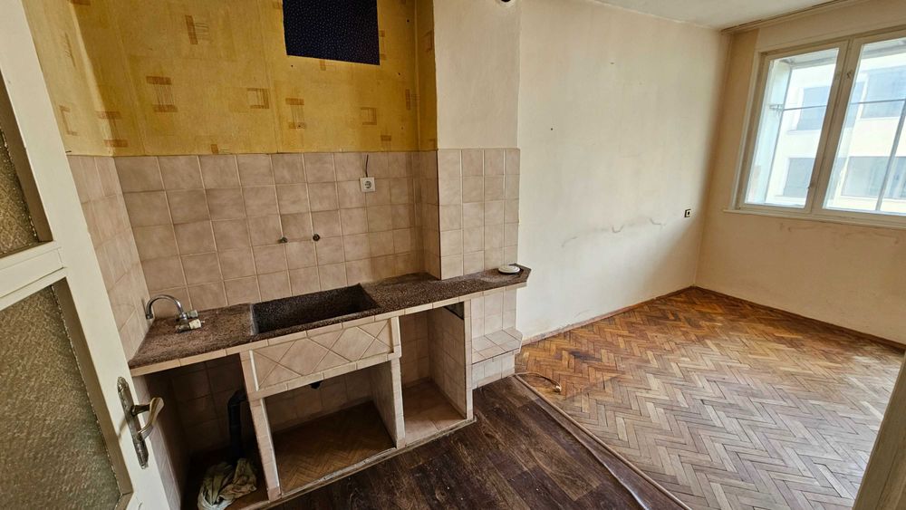 Продава се Двустаен апартамент в Разград, Център - 58 кв.м за 715 €/кв.м - Снимка #3