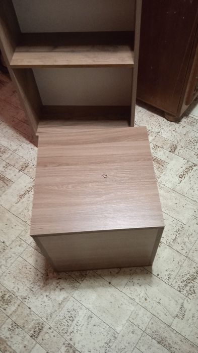 Продам шкаф-этажерку и куб-пуфик.