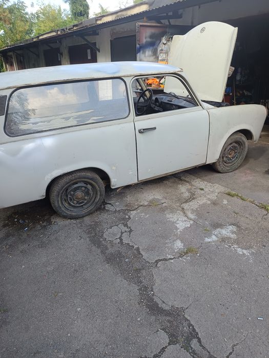 Vând Trabant. Cu acte la zi și fiscal