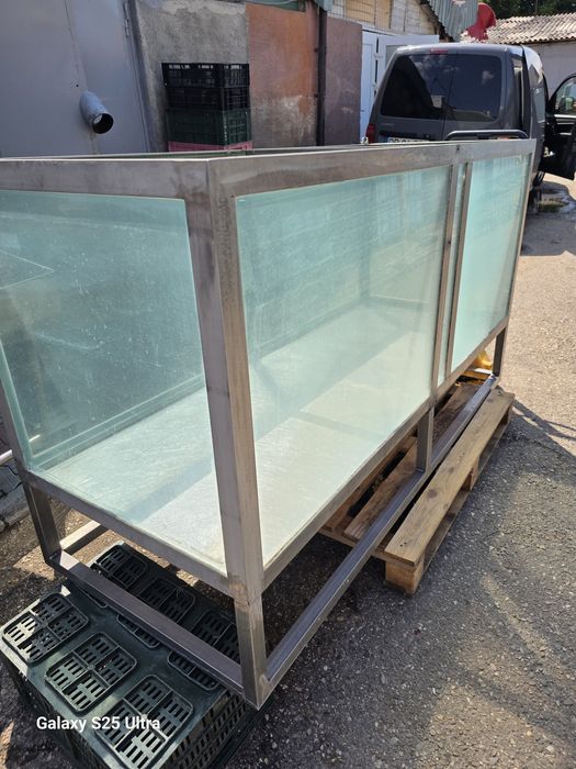 Bazin inox si sticla securizata pentru expunere peste viu