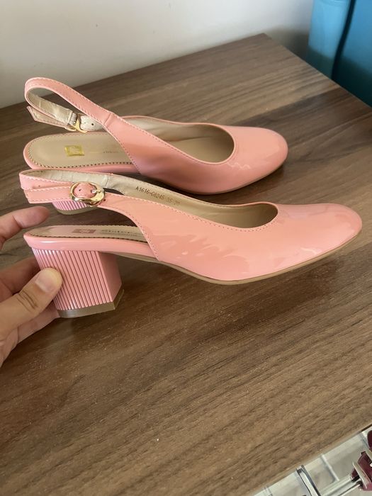 Босоножки 35размер новые