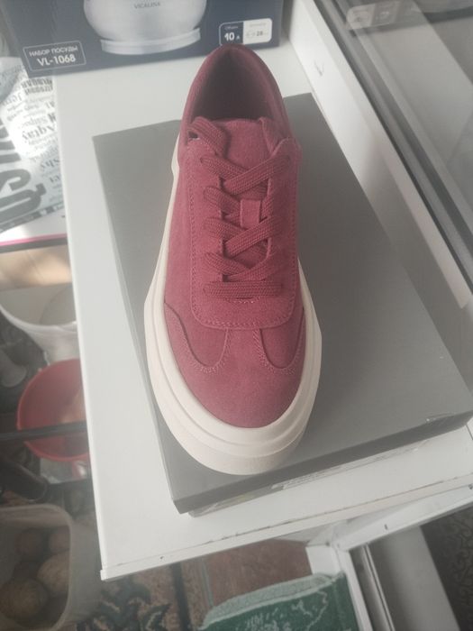Продам кеды из замшы