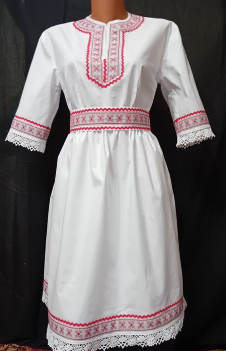 Дамска рокля с шевици