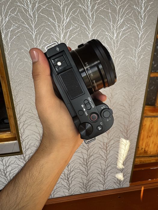Sony ZV-E10 (16-50 kit lens)