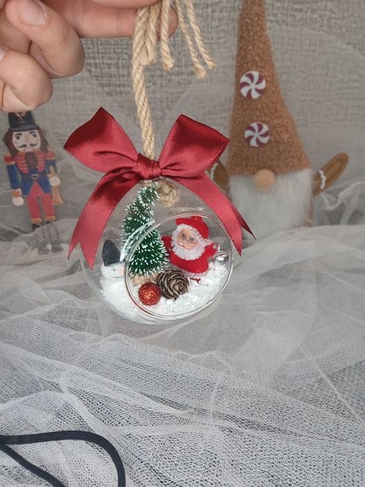 Коледни стъклени играчки