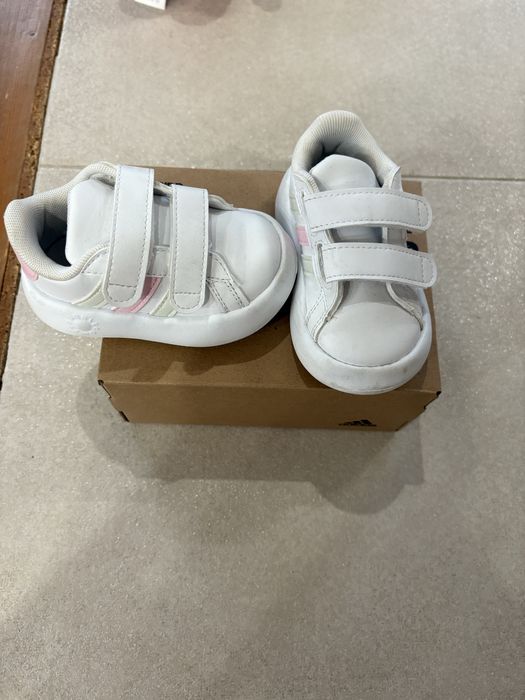 Маратонки adidas bubblecomfy