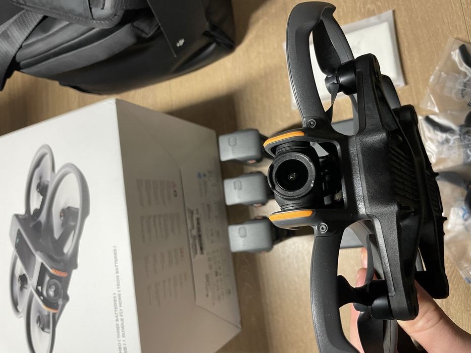 Drona dji avata 2 fly more combo