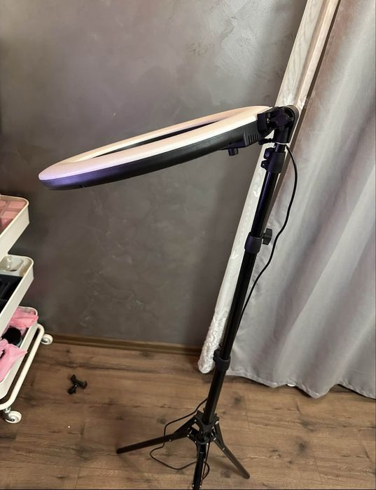 Продавам ринг лампа за миглопластика