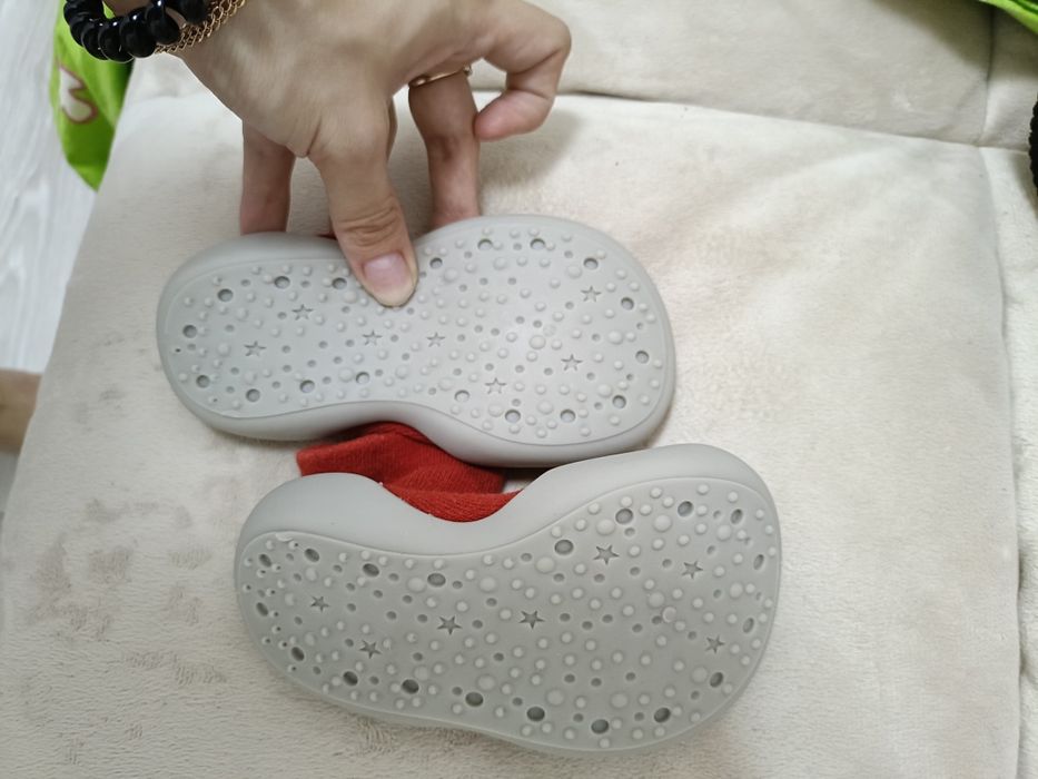 Продам детскую обувь