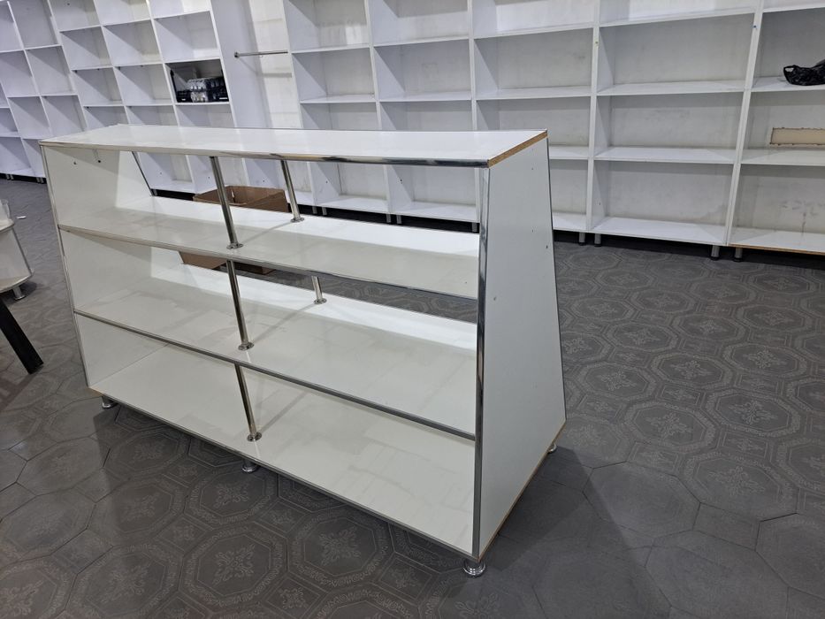 Савдо дукони учун комплект мебеллар туплами.