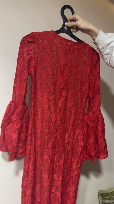 Платье красное