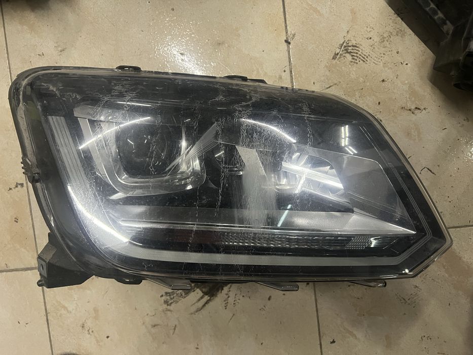 Vand faruri auto