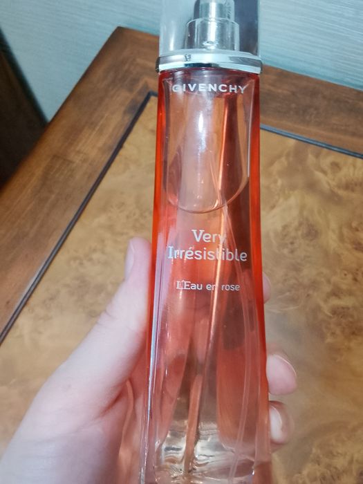 Продам парфюм оригинал ( 10 и 12 тыс)