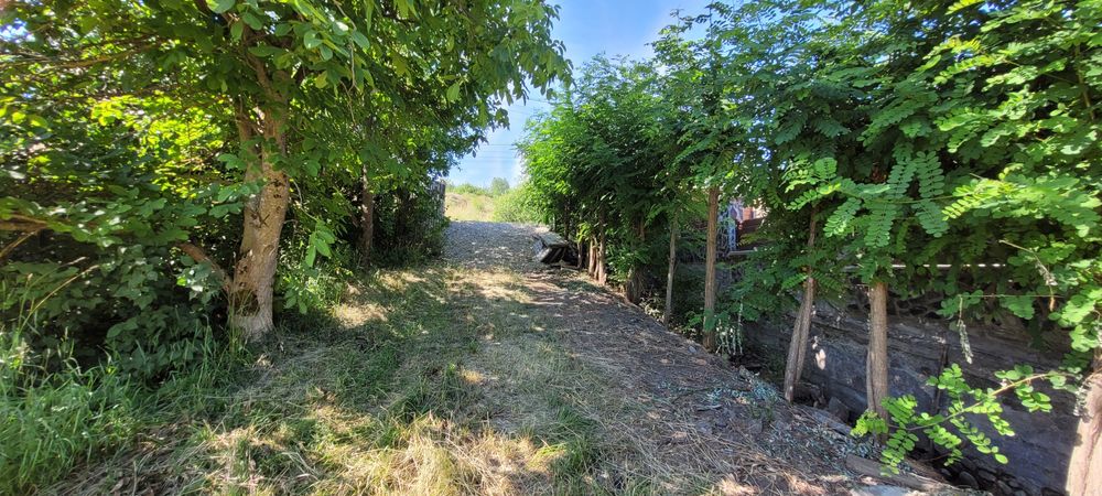 Teren intravilan Valea Ghinzii la drumul principal, la stradă.
